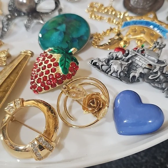 35PC Brooch LOT - Picture 5 of 8